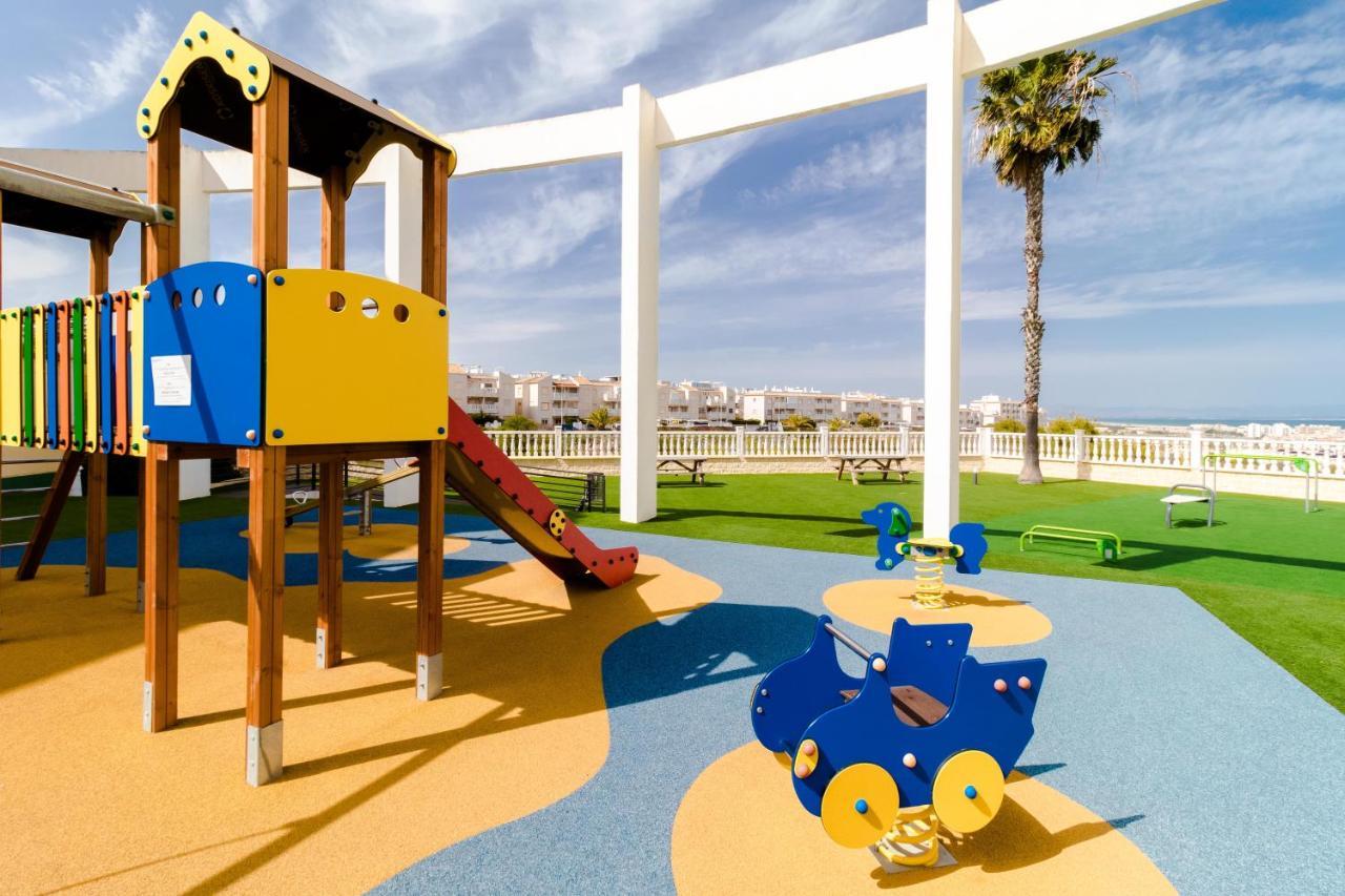 Nice House With Tennis Court,Sports And Playground ตอร์เรเวียคา ภายนอก รูปภาพ